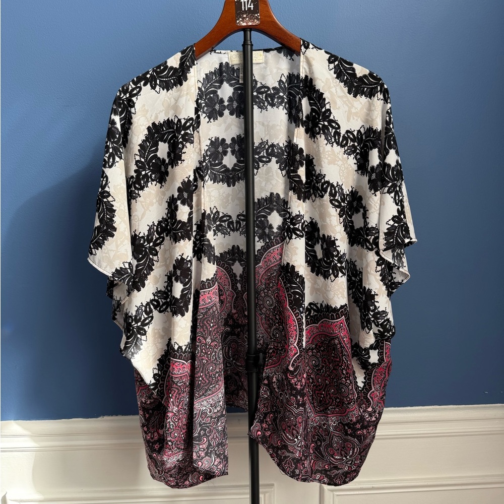 Forever 21 Black and Pink Patterned Kimono Top